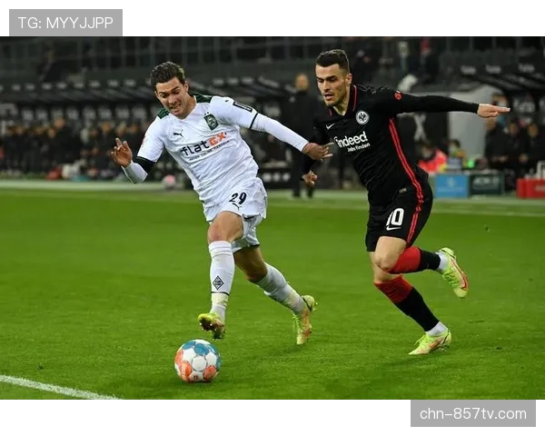 德甲早场:法兰克福3-1逆转门兴,克瑙夫传射建功